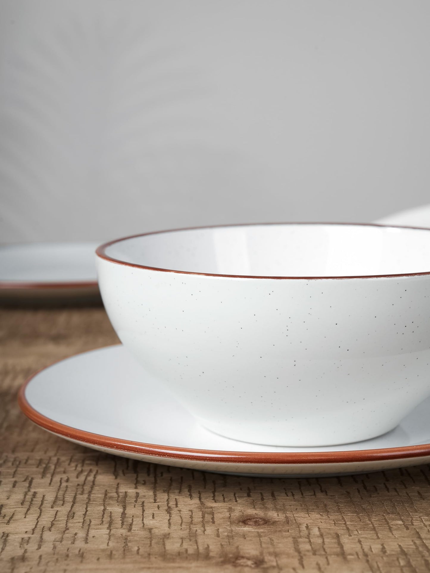 18-Piece Famiware Ceramic Dinnerware Set