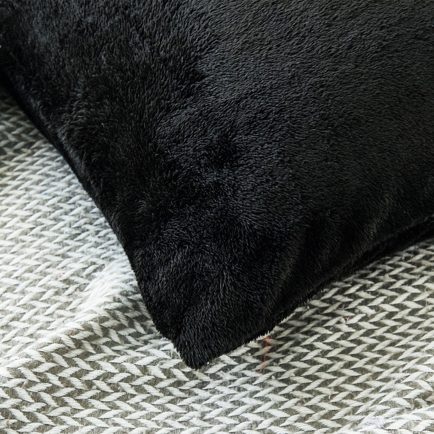 YIYEA Faux Fur Pillow Cases Set of 2
