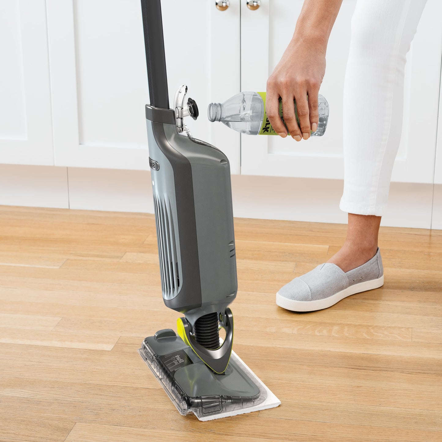 Shark VM252 VACMOP Pro Cordless Hard Floor Vacuum Mop with LED Headlights, 4 Disposable Pads & 12 oz. Cleaning Solution, Charcoal Gray
