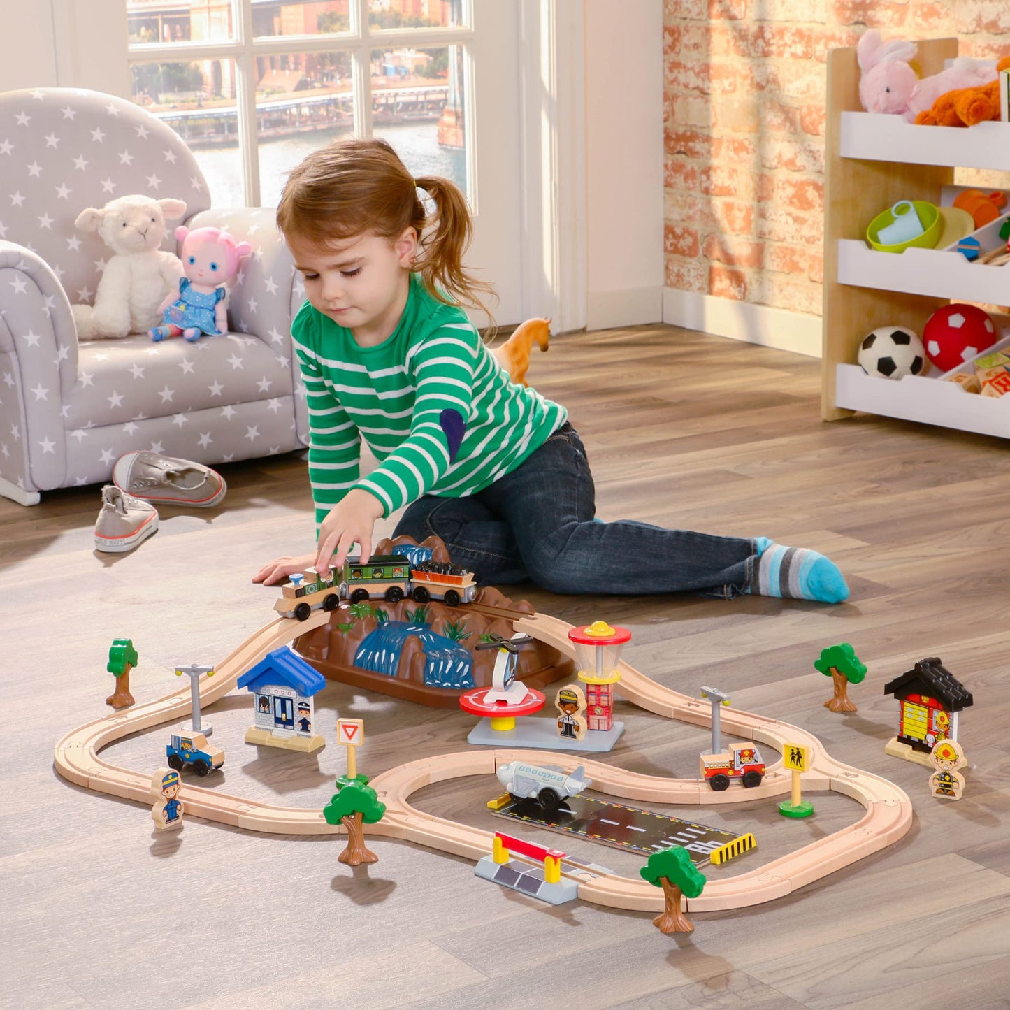 KidKraft 61-Piece Magnetic Train Set with Tracks