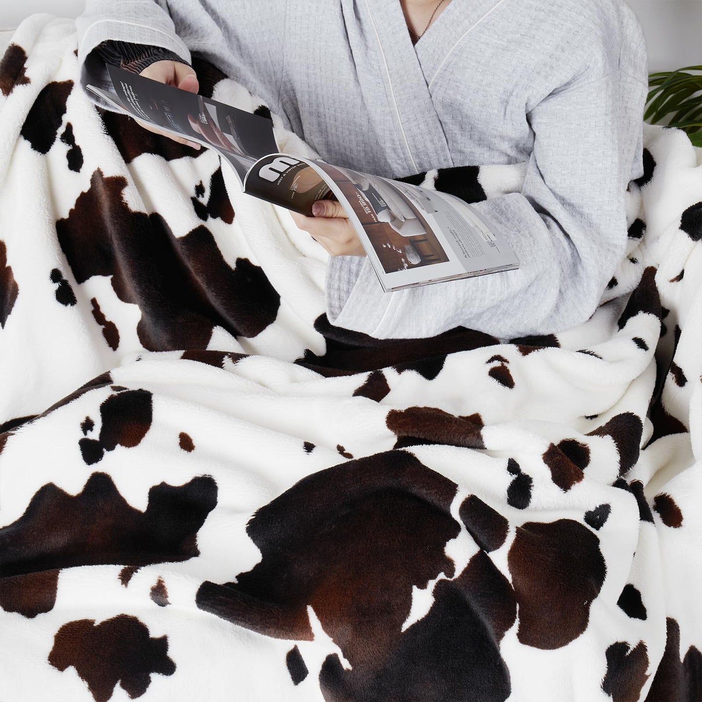 Cozy Cow Print Fleece Throw Blanket 50"x60"