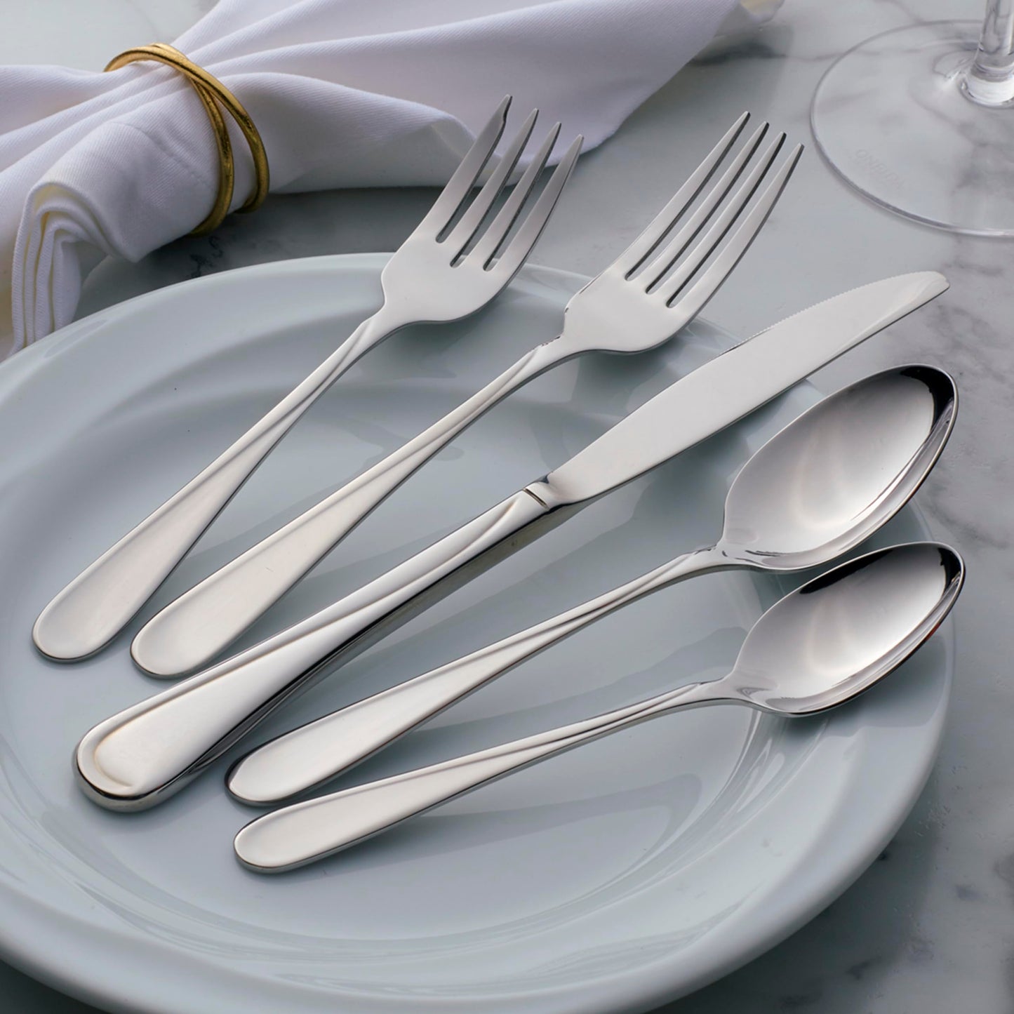 Oneida 20-Piece Stainless Steel Flatware Set