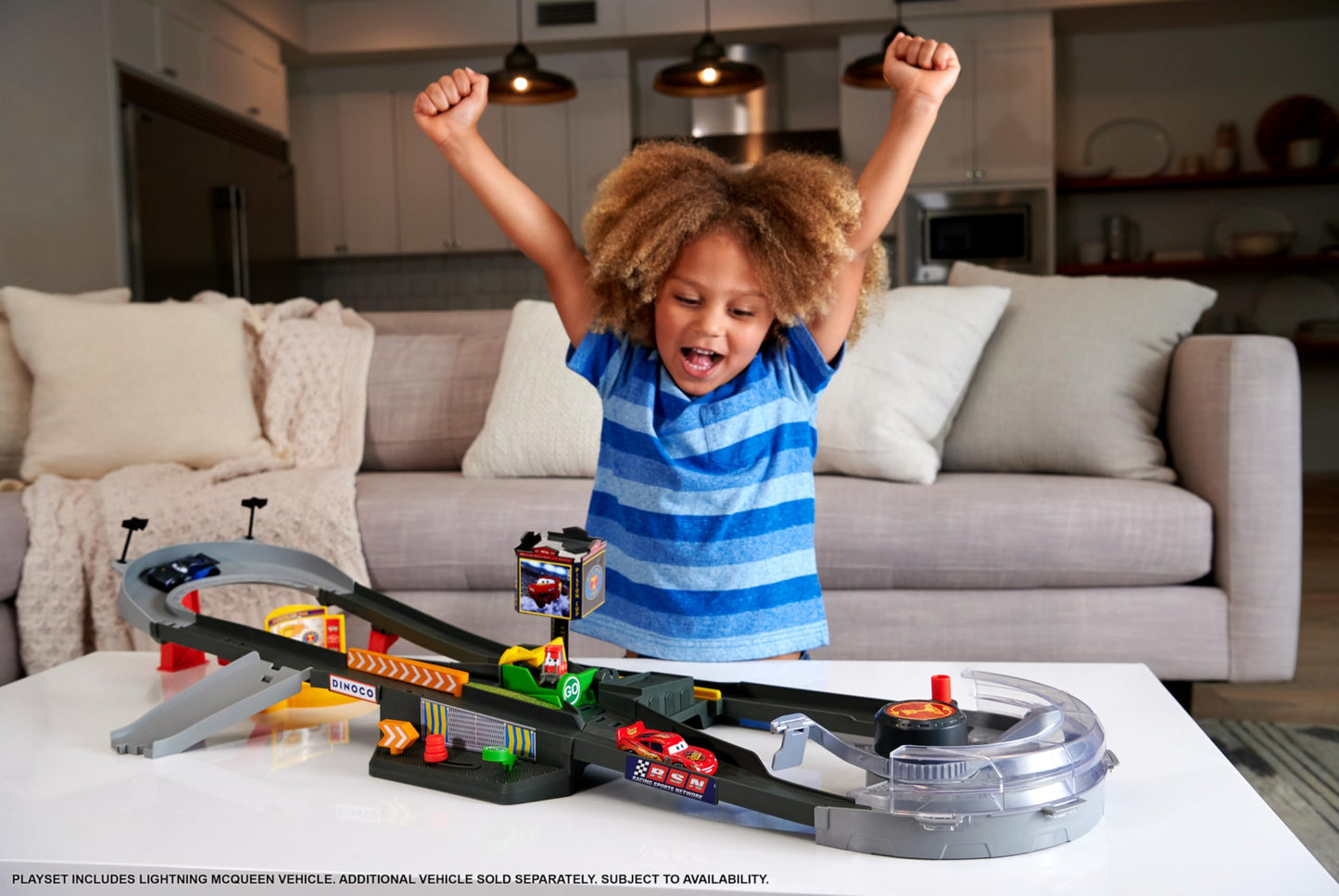 Mattel Disney and Pixar Cars Track Set, Piston Cup Action Speedway Playset with Lightning McQueen Toy Race Car, Wind-Up Booster