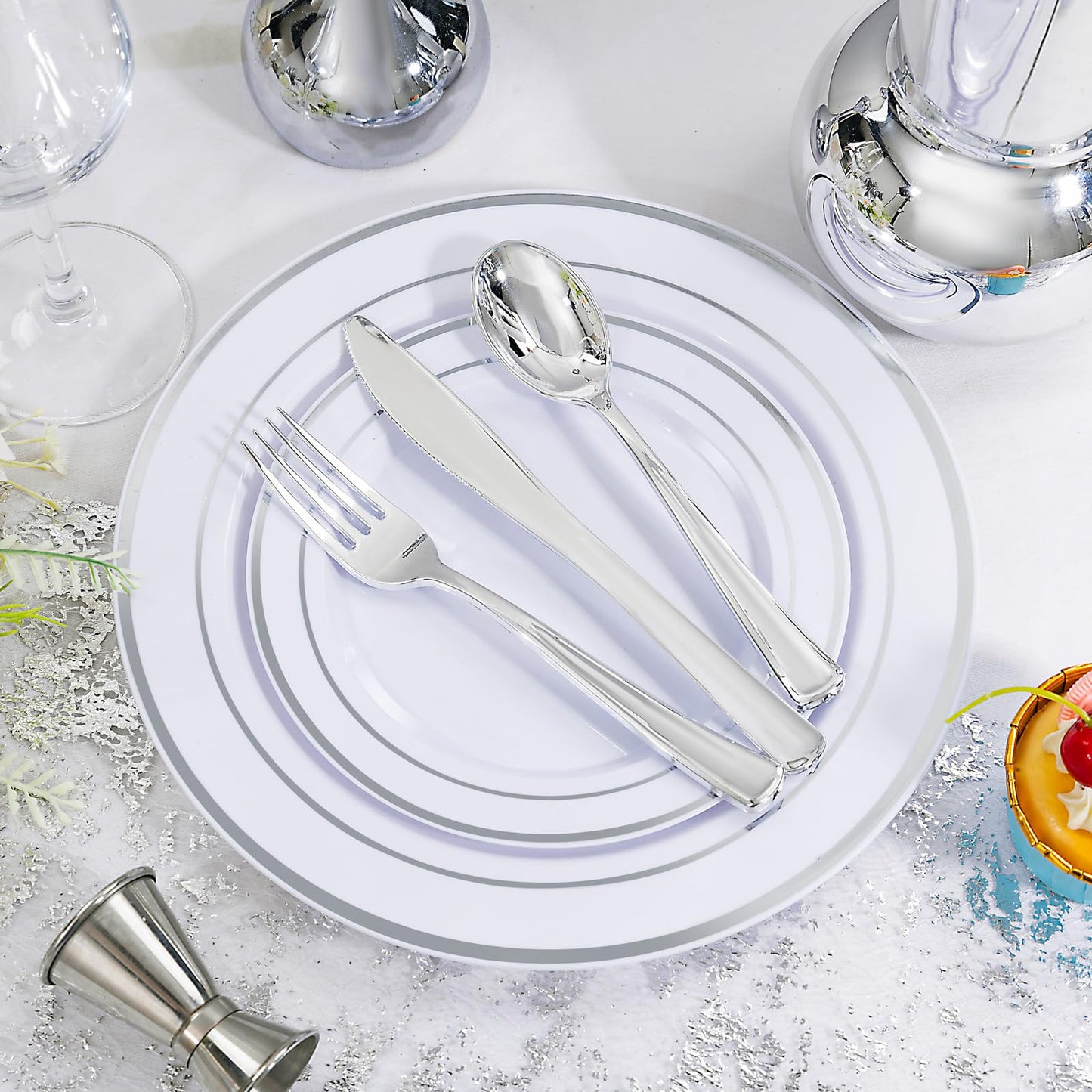 DaYammi 500pcs Silver Plastic Dinnerware Set