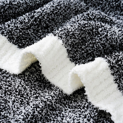 Super Soft Knitted Throw Blanket for All Seasons