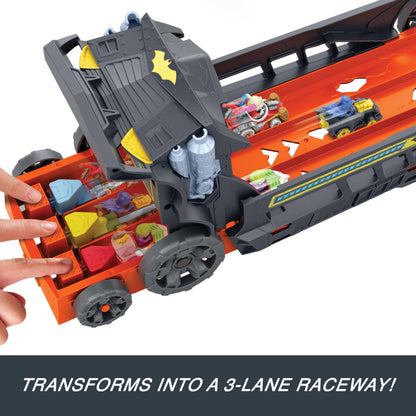 Hot Wheels Toy Car & Track, RacerVerse Batman’s Escape Chase Vehicle Transforms into 3-Lane Raceway with 1 Die-Cast Batman & 1 Joker RacerVerse Car