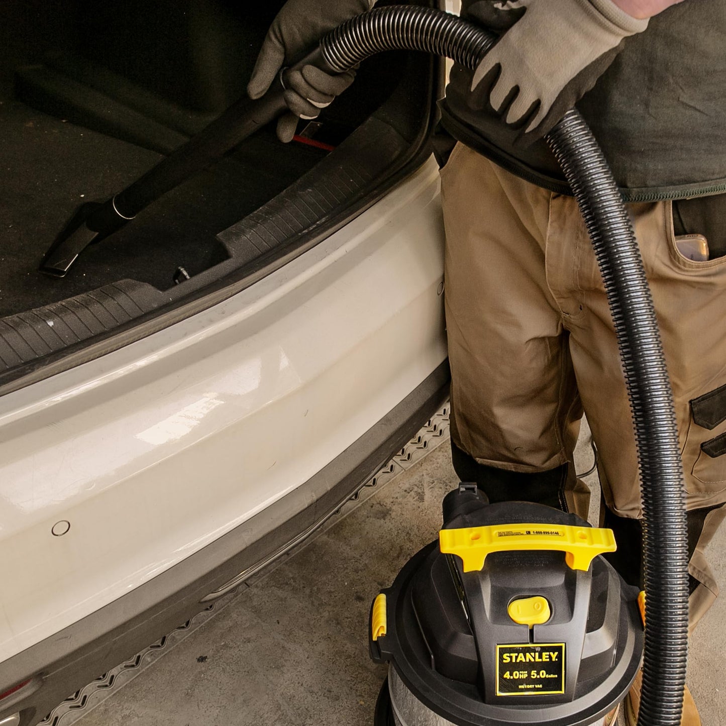 STANLEY 5 Gallon Wet/Dry Vacuum with Attachments