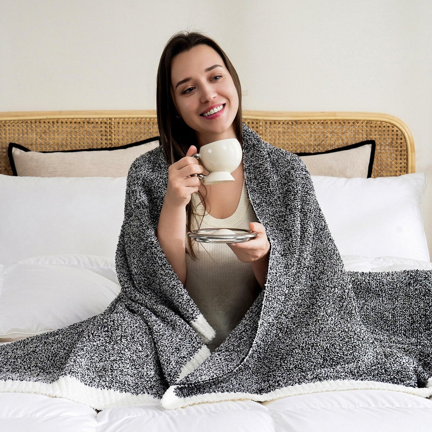 Super Soft Knitted Throw Blanket for All Seasons