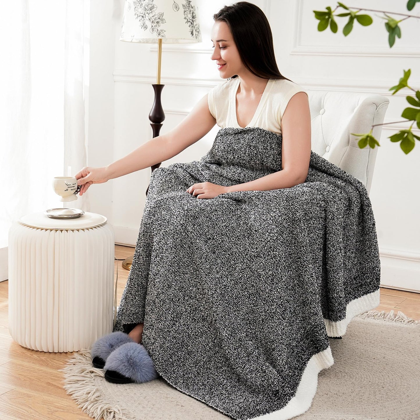 Super Soft Knitted Throw Blanket for All Seasons