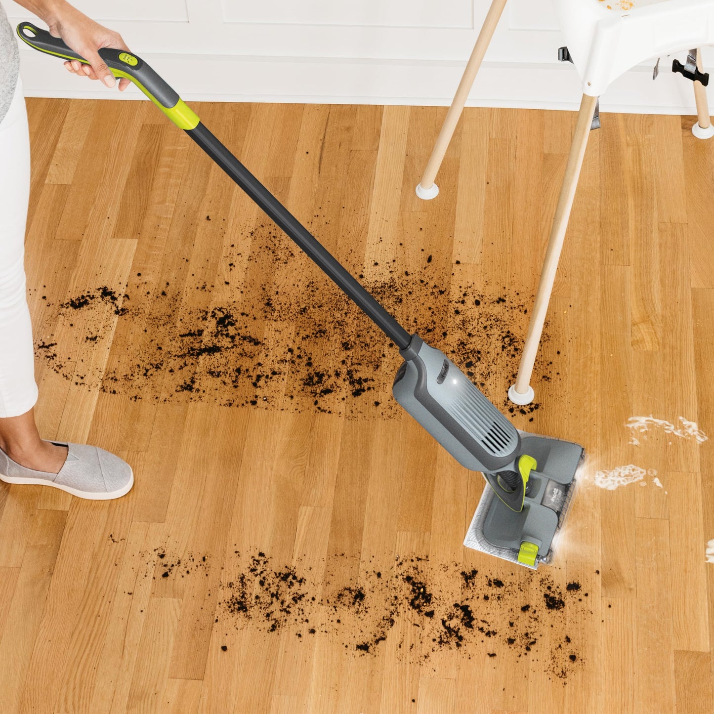 Shark VM252 VACMOP Pro Cordless Hard Floor Vacuum Mop with LED Headlights, 4 Disposable Pads & 12 oz. Cleaning Solution, Charcoal Gray