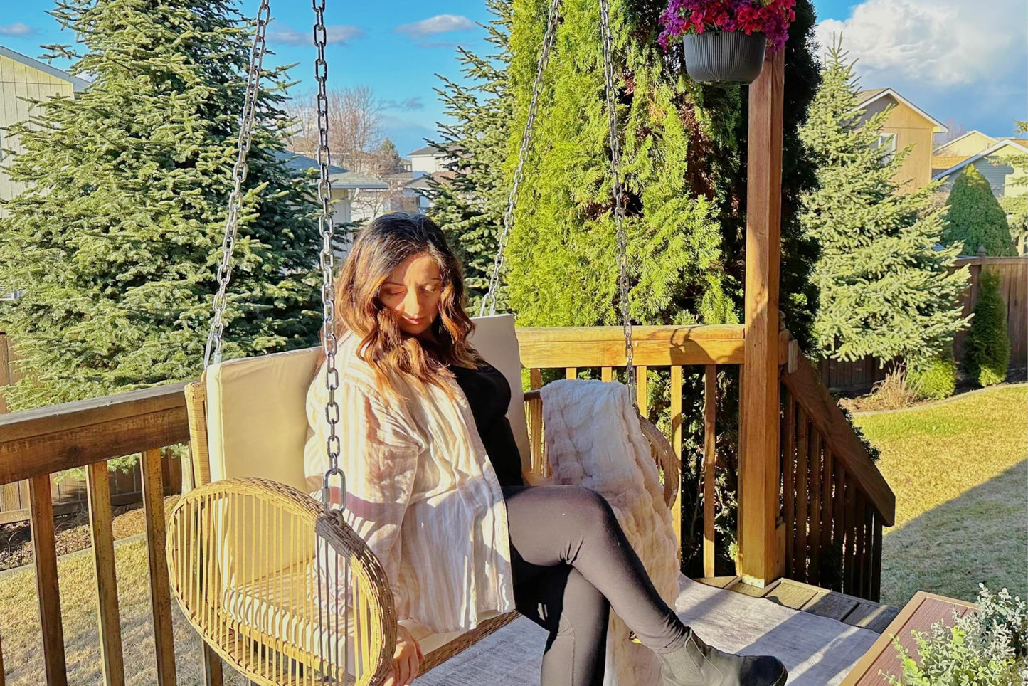 YITAHOME 2-Seater Wicker Porch Swing with Cushions