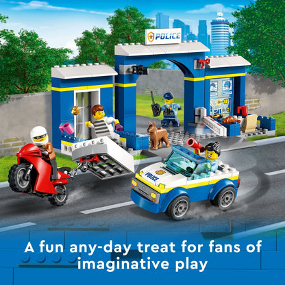 LEGO City Police Station Chase 60370, Playset with Car Toy and Motorbike, Breakout Jail, 4 Minifigures and Dog Figure, Toys for Kids 4 Plus Years Old