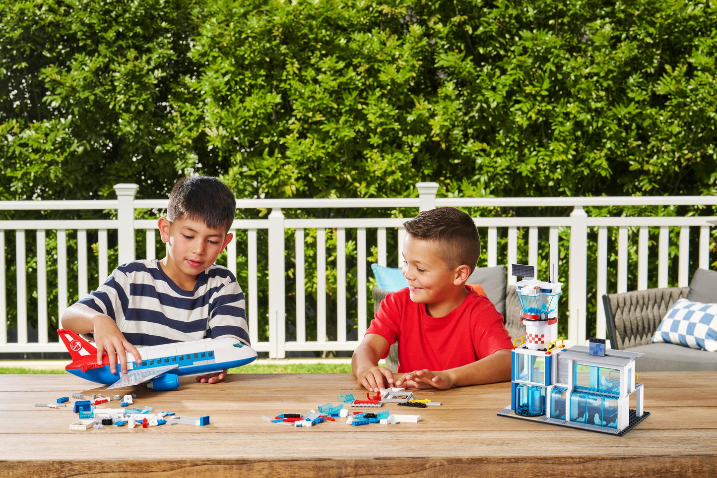 MAX Adventure Airport Playset Building Bricks 720 Pieces