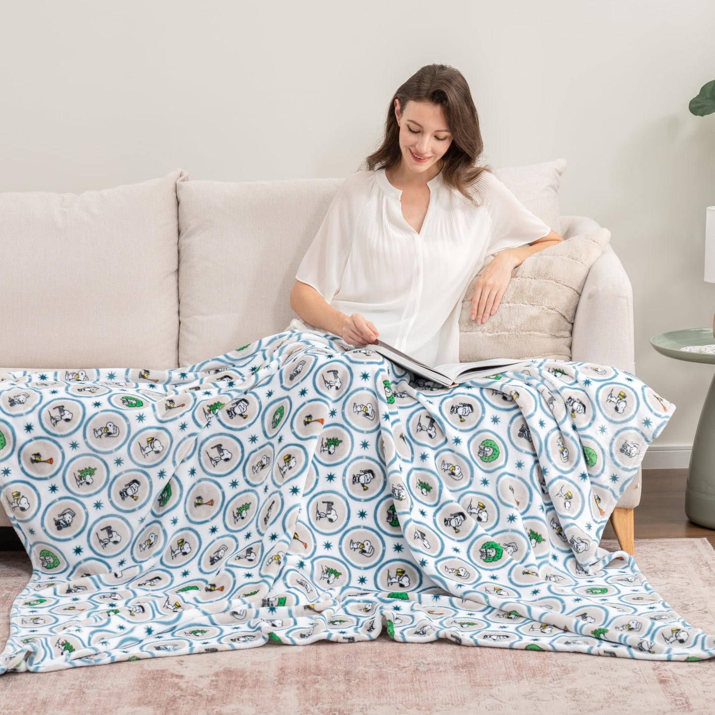 Berkshire Blanket Snoopy Plush Blanket, White 60x70