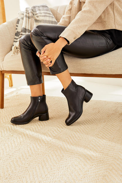 ECCO Women's Luxury Ankle Boot, Black, Size 10-10.5