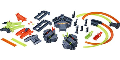 Hot Wheels Colossal Crash Track Set, Figure 8 Track Set, Competitive Play, Aerial Stunts, Toys for Boys Age 5 and Up