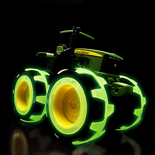 John Deere Tractor - Monster Treads Lightning Wheels - Motion Activated Light Up Monster Truck Toy - John Deere Tractor Toys - Frustration Free Packaging - Kids Toys Ages 3 Years and Up Green