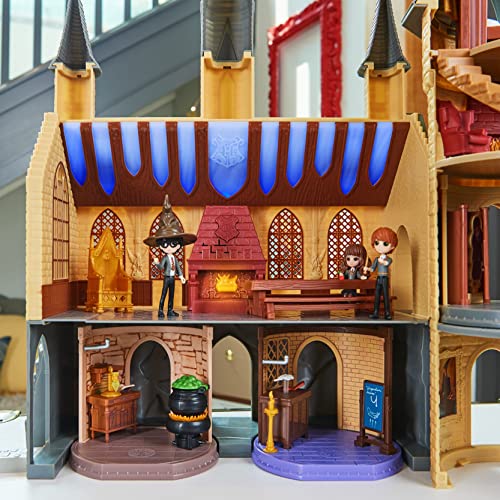 Wizarding World Harry Potter, Magical Minis Amazon Exclusive Deluxe Hogwarts Castle, 3 Classroom Playsets, 22 Accessories, 3 Figures, Lights & Sounds