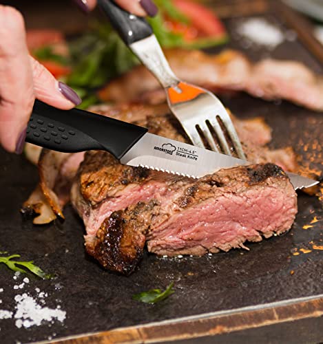 Amorston Steak Knives Set of 8, Stainless Steel Steak Knife Set, Serrated Steak Knives Dishwasher Safe, Silver
