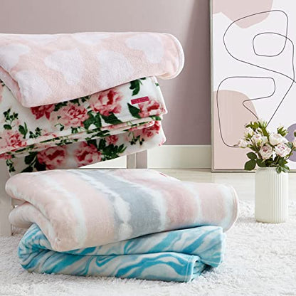 Betsey Johnson- Twin Blanket, Ultra Soft & Cozy Plush Home Décor, All Season Bedding (Blooming Roses White, Twin)