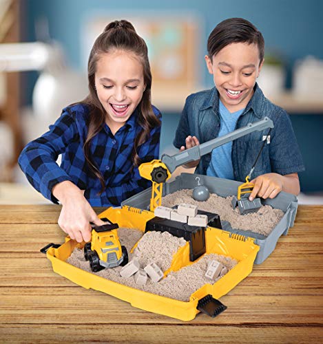 Kinetic Sand, Construction Site Folding Sandbox with Toy Truck and 2lbs of Play Sand, Sensory Toys for Kids Ages 3 and up