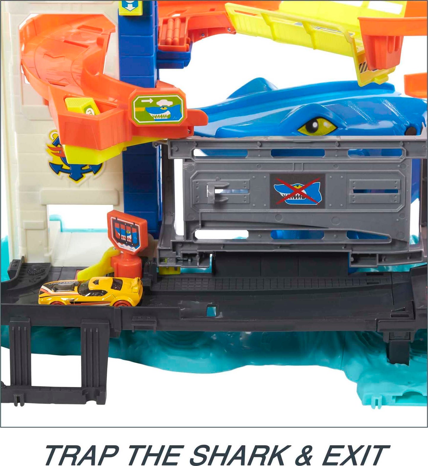 Hot Wheels City Toy Car Track Set Attacking Shark Escape Playset with 1:64 Scale Car, Race to Avoid Chomping Shark