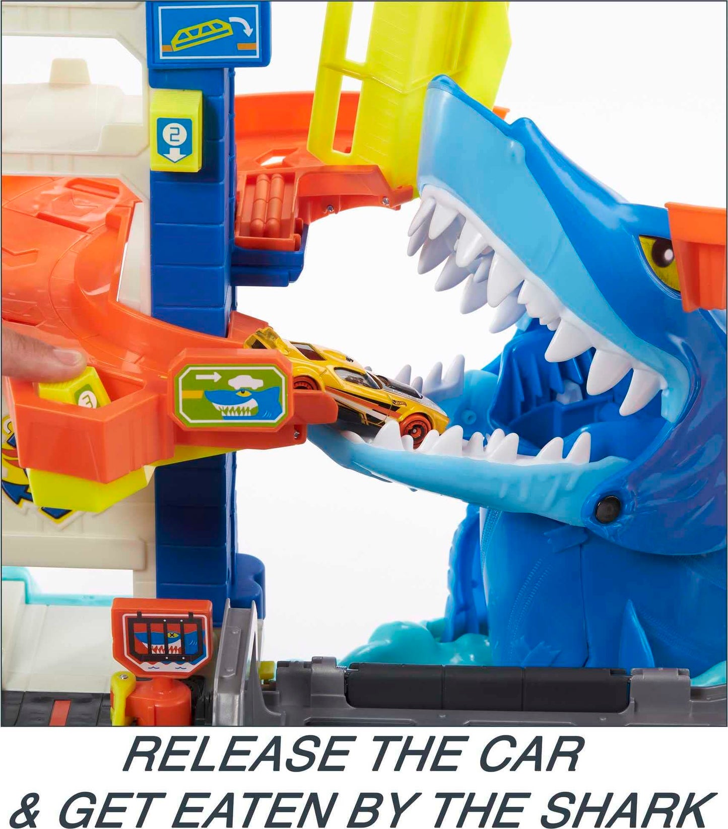 Hot Wheels City Toy Car Track Set Attacking Shark Escape Playset with 1:64 Scale Car, Race to Avoid Chomping Shark