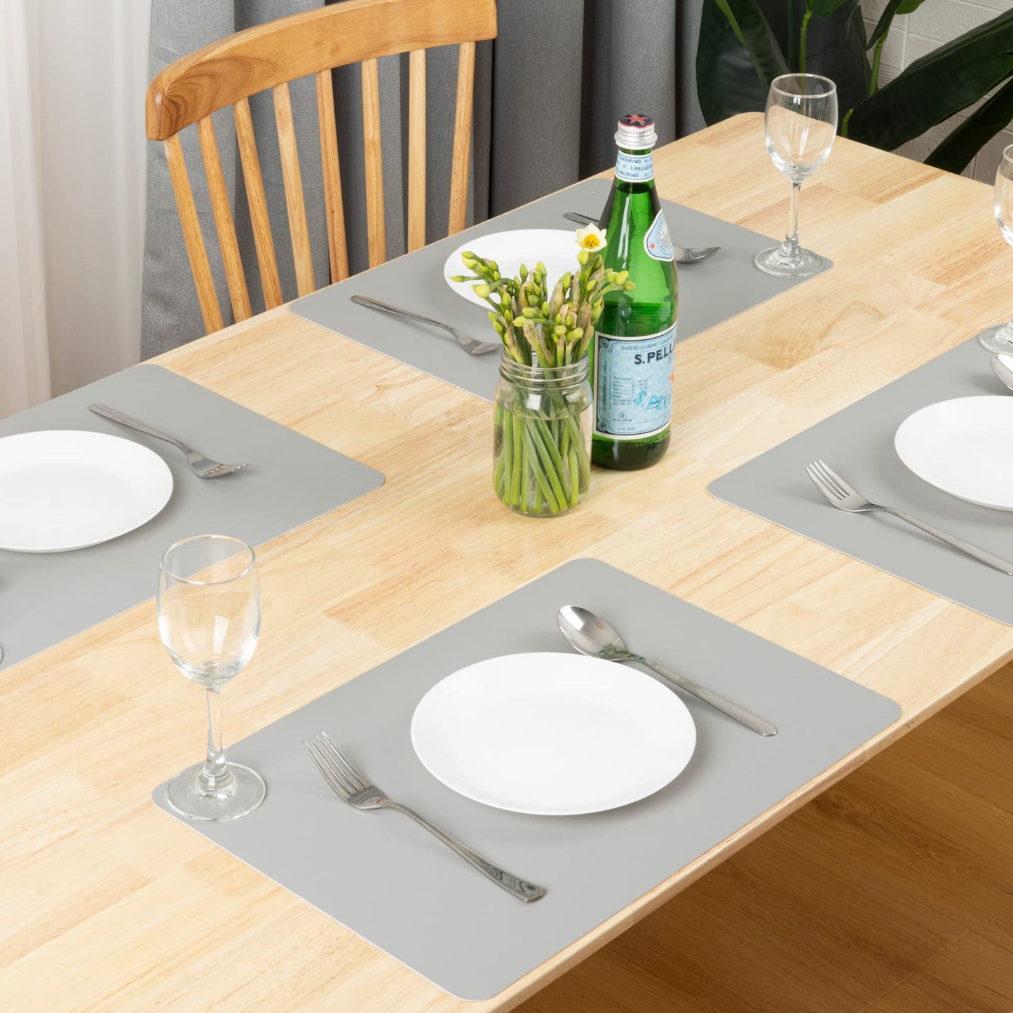 Placemats Set of 6, Heat Stain Scratch Resistant Faux Leather Table Mats Non-Slip Wipeable Waterproof Washable Indoor Outdoor for Dining Table Kitchen Decor (Grey)