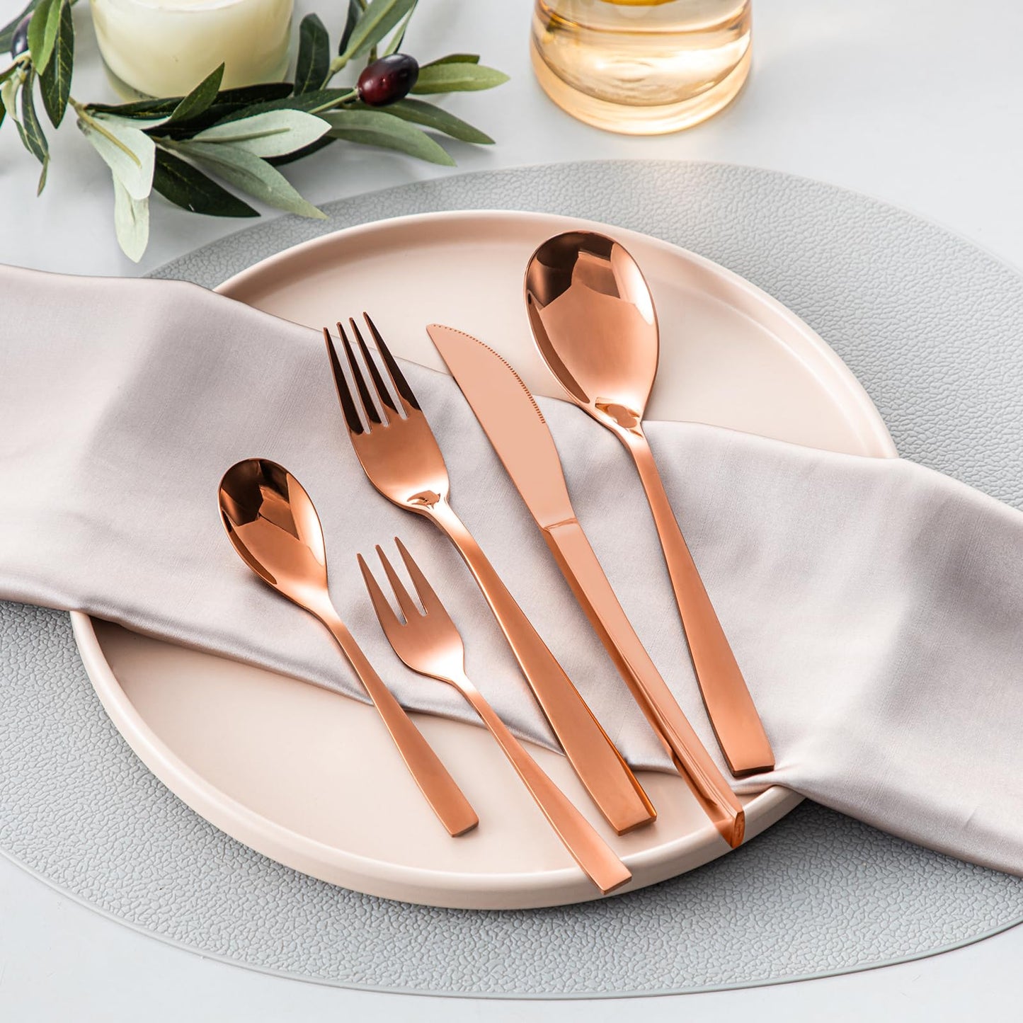 vancasso Silverware Set for 6, 30 Piece Stainless Steel Cutlery Set Rose Gold, Flatware Set Includes Forks Spoons Knives, Mirror Polished, for Fancy Kitchen Home Restaurant Party, with Gift Box
