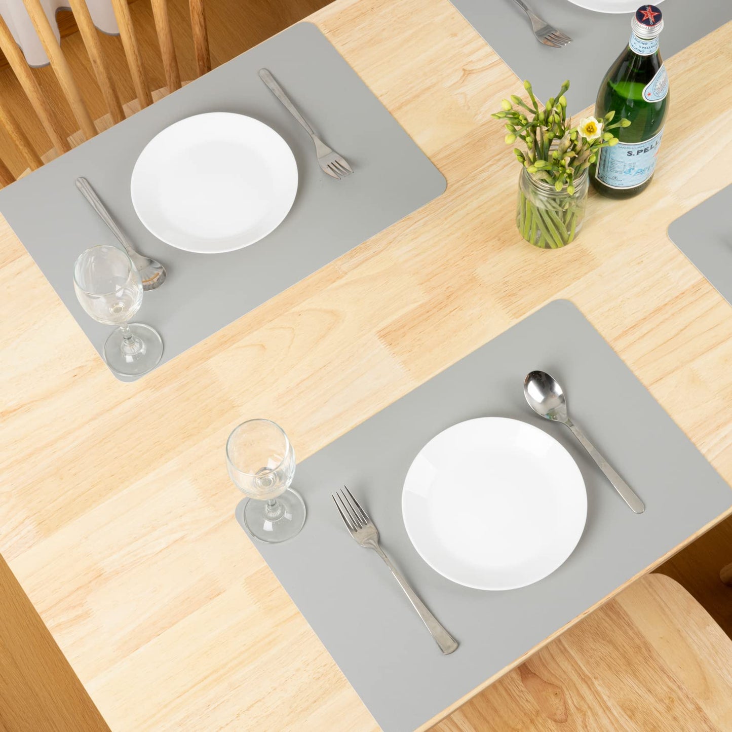 Placemats Set of 6, Heat Stain Scratch Resistant Faux Leather Table Mats Non-Slip Wipeable Waterproof Washable Indoor Outdoor for Dining Table Kitchen Decor (Grey)
