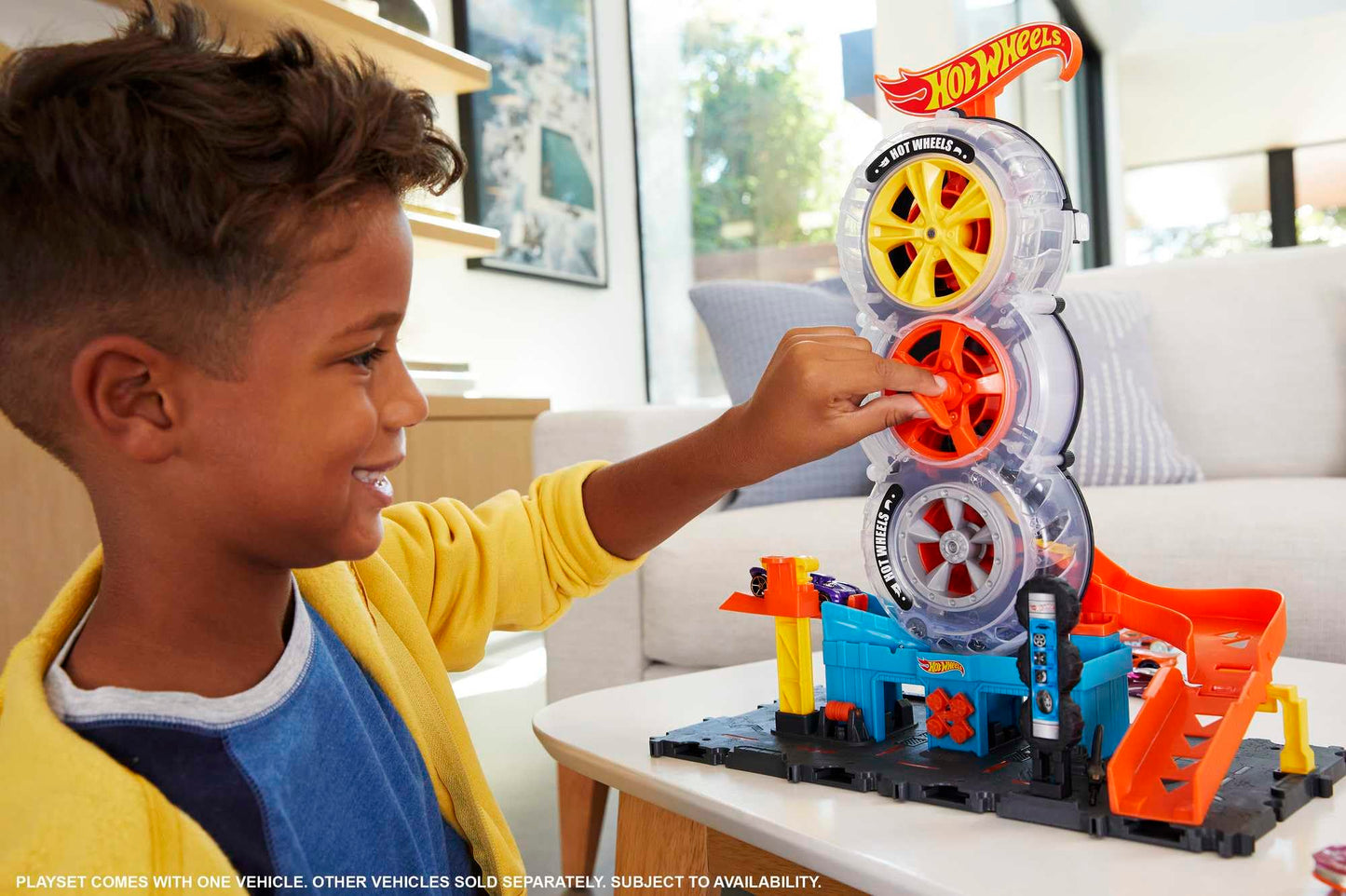 Hot Wheels City Super Twist Tire Shop Playset, Spin the Key to Make Cars Travel Through the Tires, Includes 1 Hot Wheels Car, for Kids 4 to 8 Years Old (Amazon Exclusive)