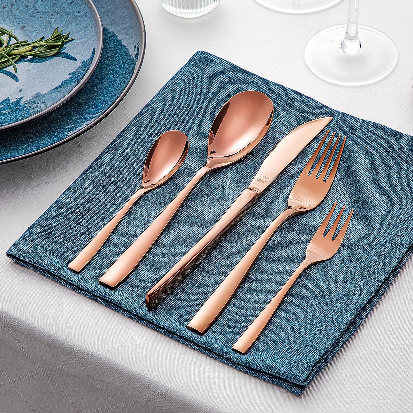 vancasso Silverware Set for 6, 30 Piece Stainless Steel Cutlery Set Rose Gold, Flatware Set Includes Forks Spoons Knives, Mirror Polished, for Fancy Kitchen Home Restaurant Party, with Gift Box